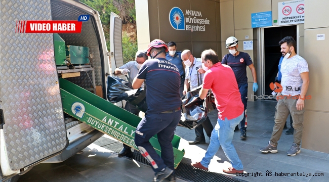 Asansörde kimliği belirsiz ceset bulundu
