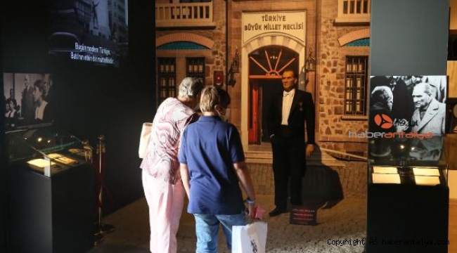 Atatürk'ün eşyaları, Antalya'da sergileniyor