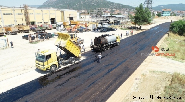 Bucak'ta sathi asfalt sezonu törenle açıldı