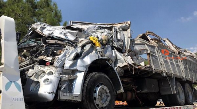 Kamyondan atladı, arkadan gelen aracın altında kaldı