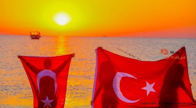Gün doğumunda 'Zafer Bayramı' coşkusu