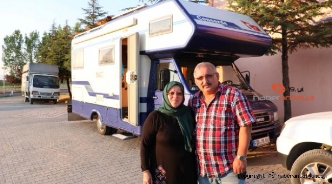Gurbetçi çift, Hüdai Kaplıcaları'nda şifa buldu