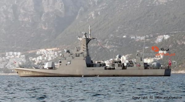 Kaş'ta Türk ve Yunan firkateynleri bekliyor !
