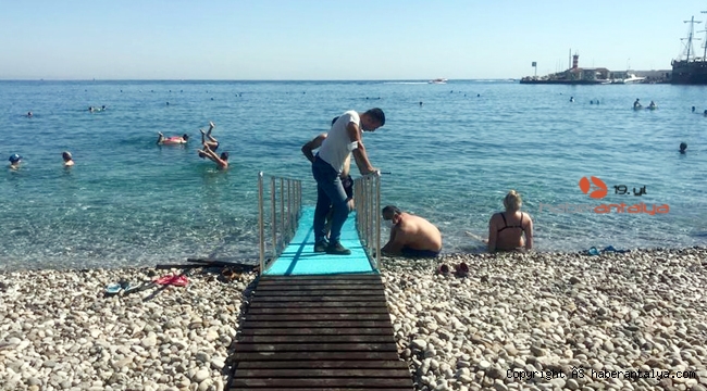 Kemer Belediyesi engelleri kaldırıyor