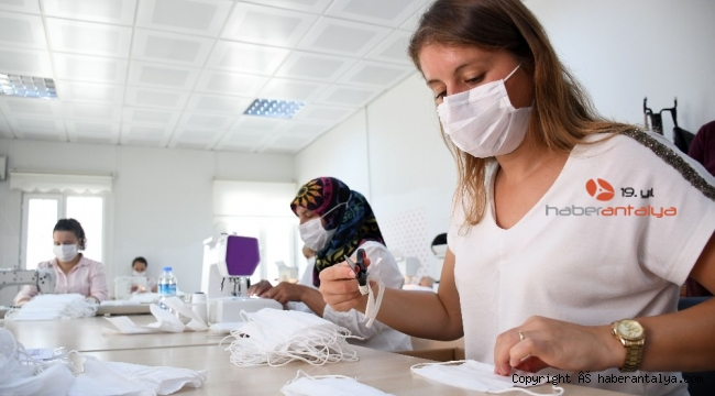 Kemer Belediyesi halk sağlığı için maske üretiyor