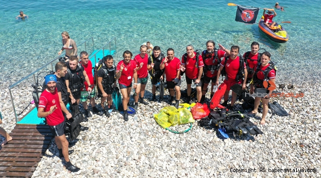 Kemer'de sualtı temizliği