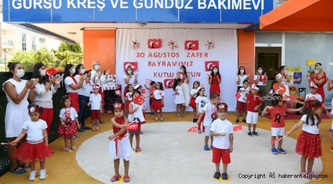 Konyaaltı Belediyesi Kreşi'nde 'Zafer Bayramı' coşkusu