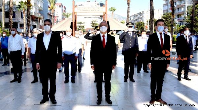 Kumluca'da Zafer Bayramı coşkusu
