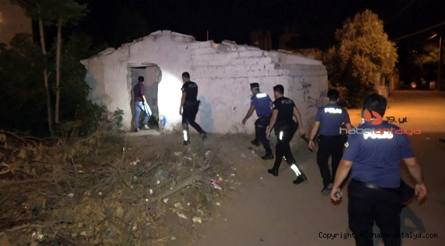 Polislere taşla saldırdılar ! 1 polis yaralı