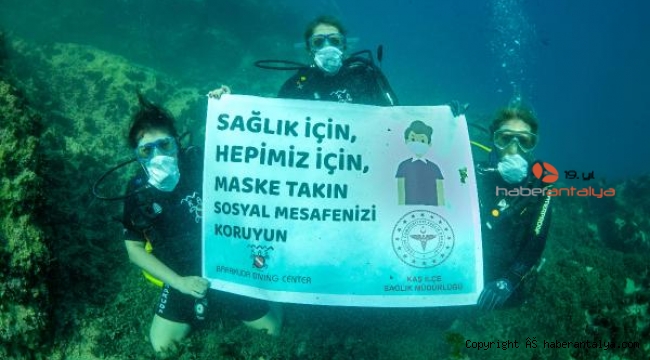 Su altında maskeli 'korona dalışı'