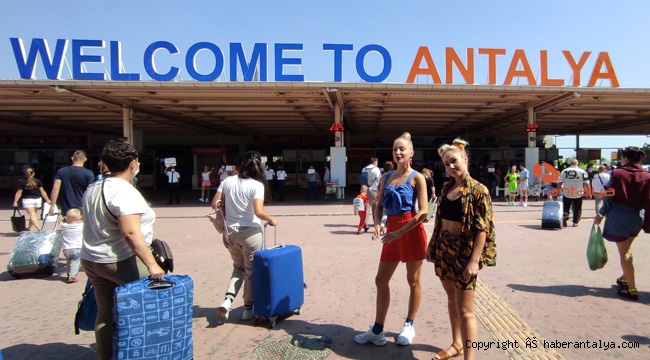 Turizm kendine geliyor ! Antalya'da turist sayısında 1 milyon barajını aştı