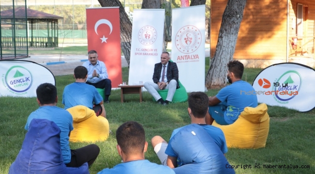 Vali Yazıcı, Alaaddin Keykubat Kampında gençlerle buluştu