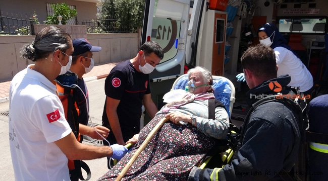 Yaşlı kadın mahsur kaldı, itfaiye seferber oldu