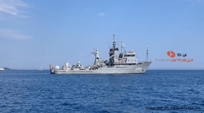 Antalya açıklarında Yunan ve Türk firkateynleri nöbette !