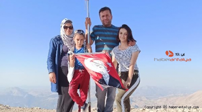 Zirvede Ata'ya saygı