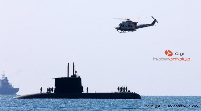 Antalya açıklarındaki denizaltı ilgiyle izlendi