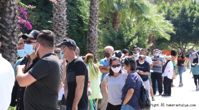 Antalya Adliyesi önünde HES kodu kuyruğu