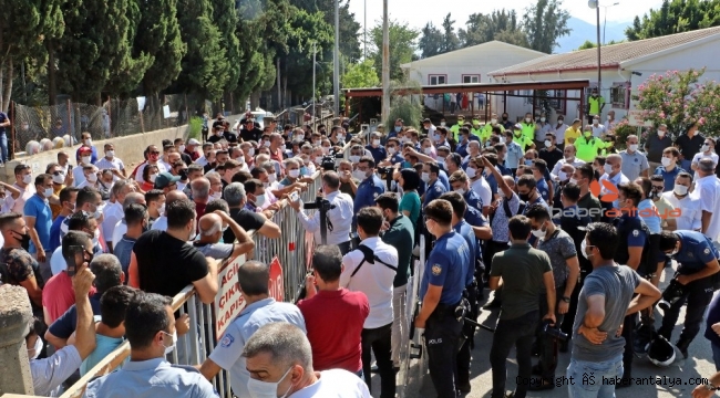 Antalya'da servisçilerin 'C plaka' eyleminde arbede
