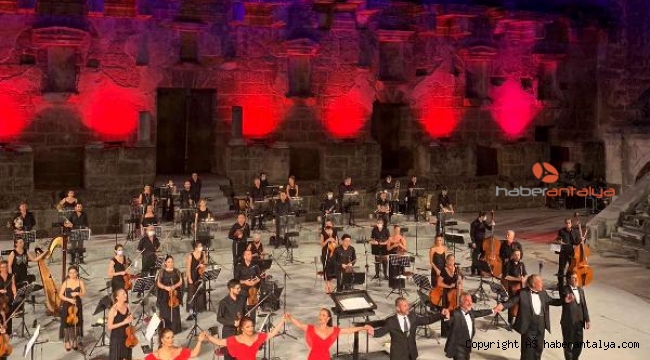 Aspendos'ta '3 Soprano 3 Bas' konseri