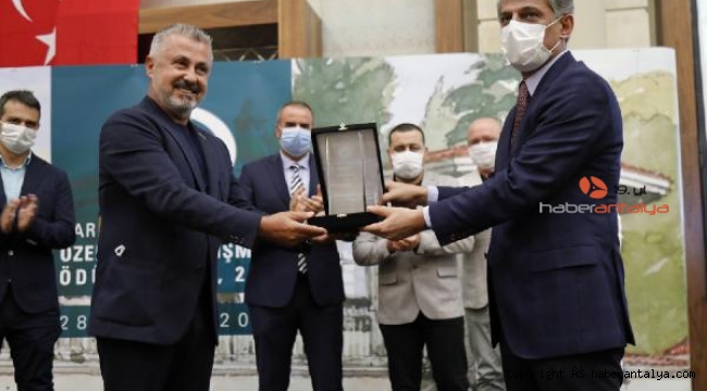 Başkan Sözen ödülünü aldı