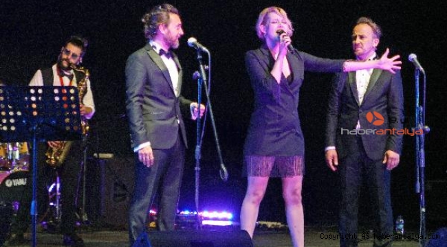 'Biraderler Cabaret' ile eğlenceli saatler