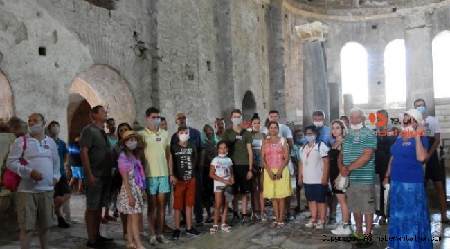 Demre'ye turist seli