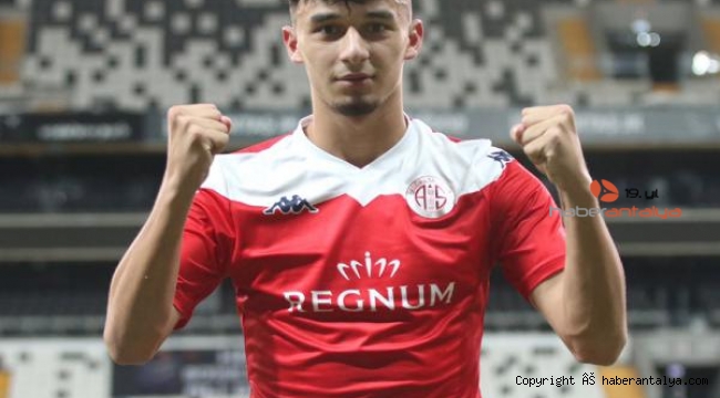 Gökdeniz Bayrakdar'dan tarihi gol