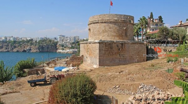 Hıdırlık Kulesi'nde arkeolojik kazılar sürüyor