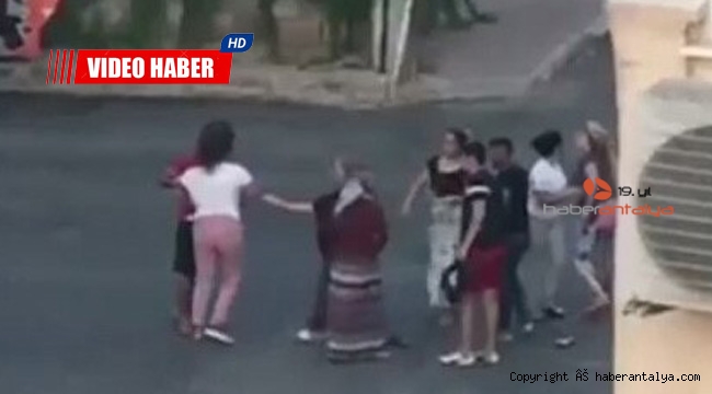Kadınların sokak ortasındaki kavgasını erkekler ayırdı