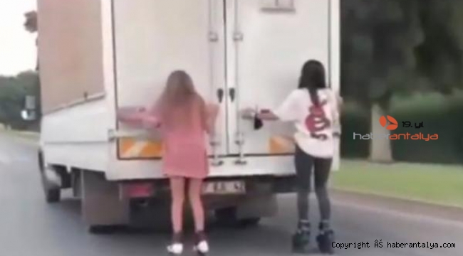 Kamyonete tutunan patenli kızlar: Ağabey çekme, annem kızıyor