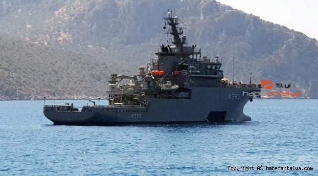 Kaş'ta Türk savaş gemilerinin bekleyişi sürüyor !