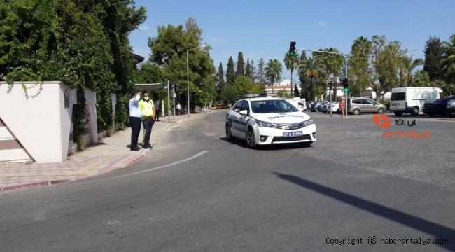 Kemer'de Deniz Caddesi tek şerit oldu