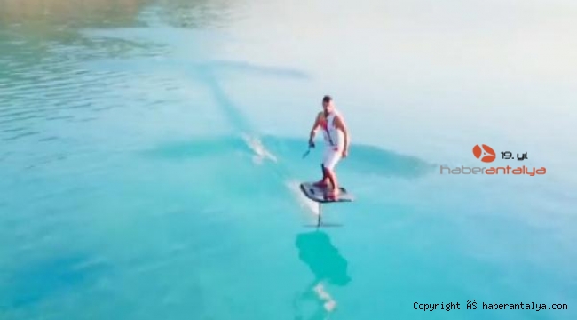 Kenan Sofuoğlu Salda Gölü'nde fliteboard yaptı