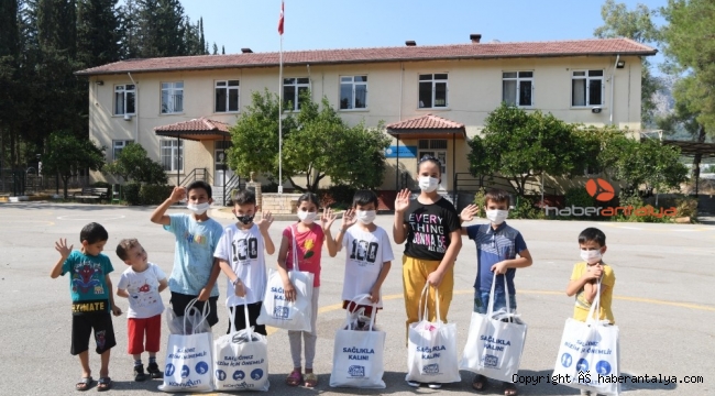 Konyaaltı Belediyesi'nden öğrencilere kırtasiye yardımı