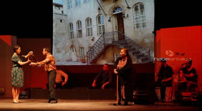 Mahzuni Şerif'in hayatı sahnelendi