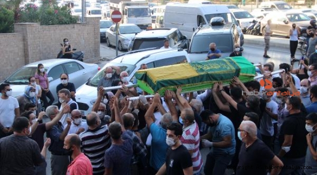 'Maskeli Şebnem'in cenazesi konvoyla getirildiği Alanya'da toprağa verildi