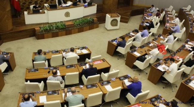 Muhittin Böcek'siz meclis 2 dakika sürdü
