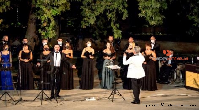 Müzede opera keyfi