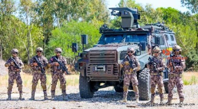 Özel harekattan 35 derece sıcakta zorlu eğitim; yerli silah 'Çılgın kız' dikkat çekti