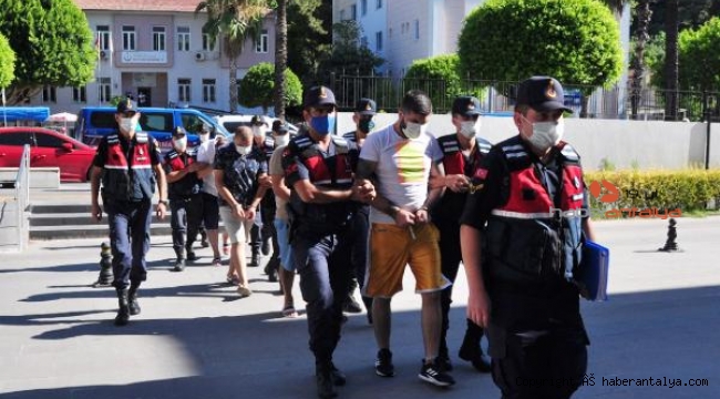 Rus turistleri dolandıranlar yakalandı !