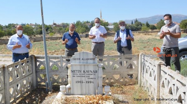 Şehit öğretmen Metin Kaynar, mezarı başında anıldı