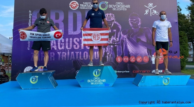 Triatlon sporcusu Bahadır Tama'ya altın madalya