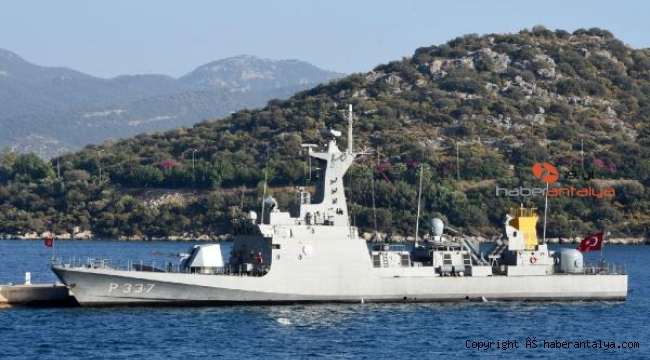 Türk hücümbotu, Kaş Setur Marina'ya demirledi !