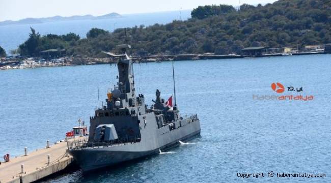 Türk hücumbotu Kaş'ta hazır bekliyor