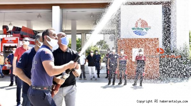 Türkiye'nin en gelişmiş itfaiye aracı Antalya OSB'de