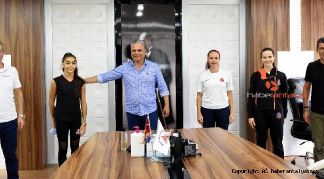 14 yaşındaki Işıl, Muratpaşa'nın milli gururu oldu