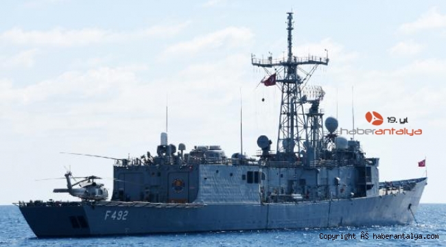 2 Türk fırkateyninin Demre'deki bekleyişi sürüyor