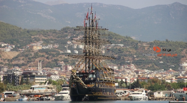 Alanya'da kayıt dışı tur yapan teknelere tepki