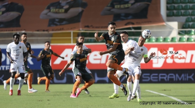 Alanyaspor, milli araya Süper Lig lideri olarak girdi