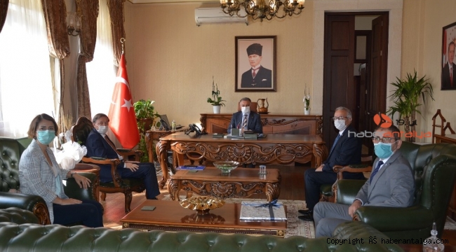 Antalya SMMM, Vali Yazıcı'ya faaliyetlerini anlattı